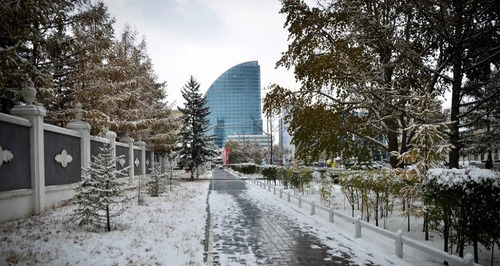 Улаанбаатарт цас орж, цасаар шуурна